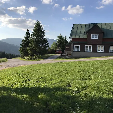 Bouda Na Lucinach Gæstehus *